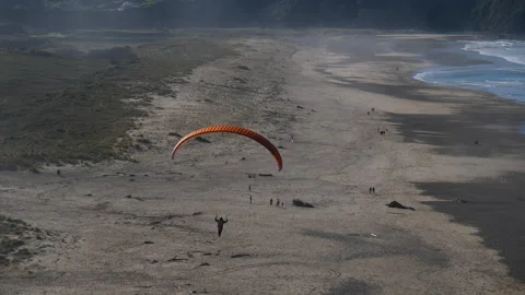 To land on the beach Stockbeeldmateriaal 146753128