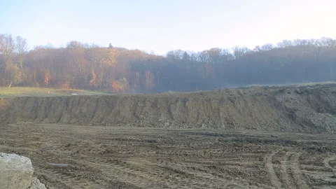 The land plot was digested by excavators. Panorama on the construction site. Vídeos de archivo 102380872