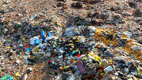 Landfill with rubbish disposal. Garbage dump with waste plastic Vidéo 201652033