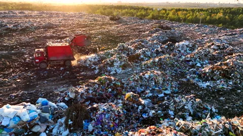 Landfill with solid household waste. Garbage dump with plastic and polyethylene. Vídeo Stock 219834242