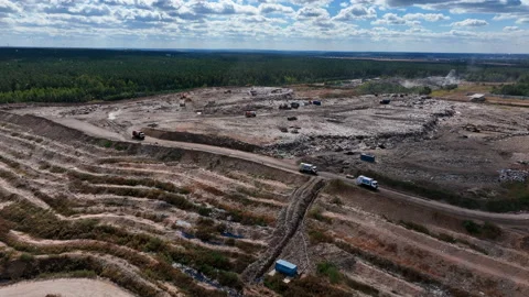 Landfill with storage of solid household waste. Rubbish in landfill. Vídeo Stock 218373072