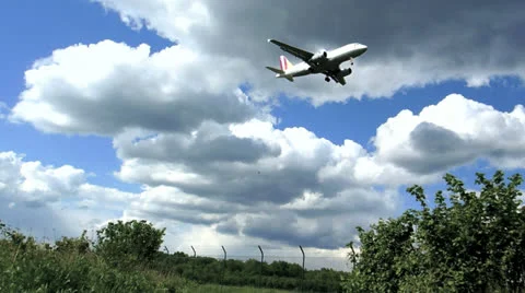 Landing aircraft Video stock 24096241