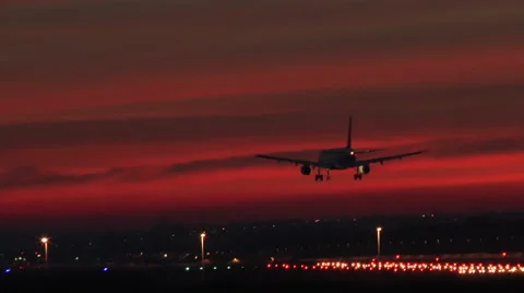 Landing airplane Stockbeeldmateriaal 47796947