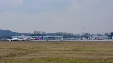 Landing airplane 스톡 동영상 126006499