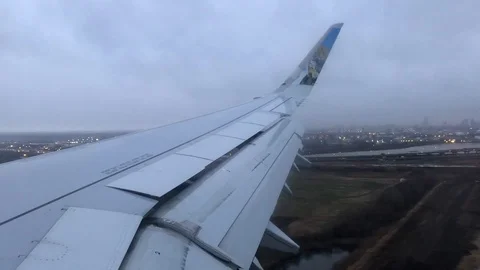Landing 動画素材 121168495
