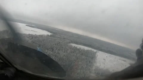 Landing Video stock 144519693