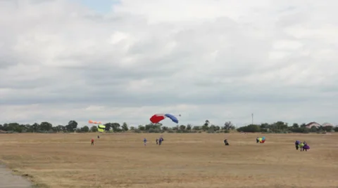 Landing of the parachutists Stock-Footage 32848088