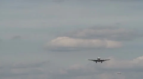 Landing Plane 스톡 동영상 10710905