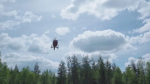 Landing of a red helicopter in the middle of a forest, Tackasen, Sweden Vidéo 104245722