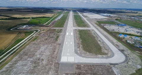 Landing on the runway Stock Footage 92427231