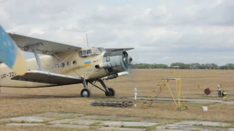 Landing of Ukrainian Plane Video stock 32848049