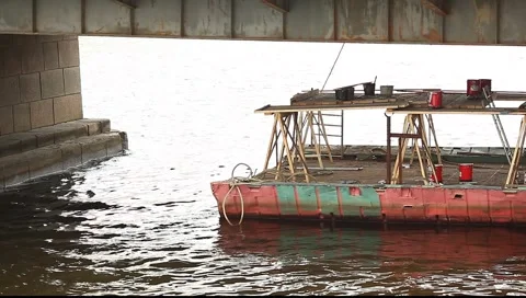 The landing of working on a floating platform Vídeos de archivo 5162917