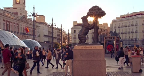 Landmark of Madrid, bear and strawberry tree with people Stock Footage