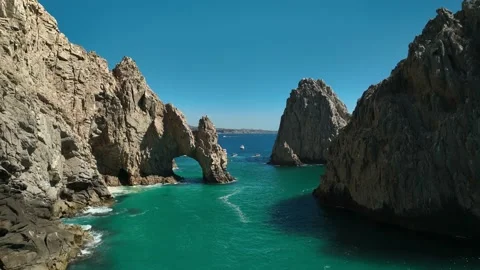 Lands End morning slow reverse aerial drone video Cabo San Lucas arch 库存影片 236741016