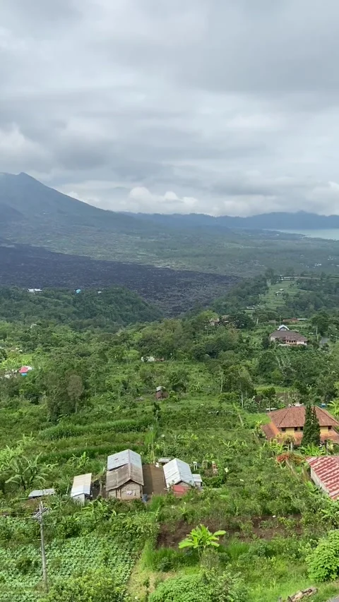 Landsape with volcano in Bali Vídeos de archivo 342998071