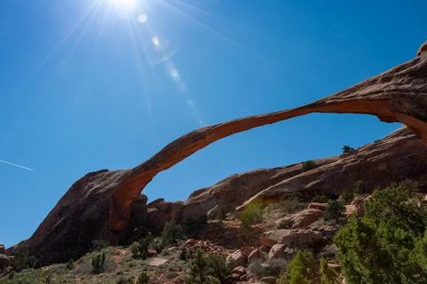 Landscape Arch in the Devils Garden, the longest in the park and the fifth-.. 스톡 사진