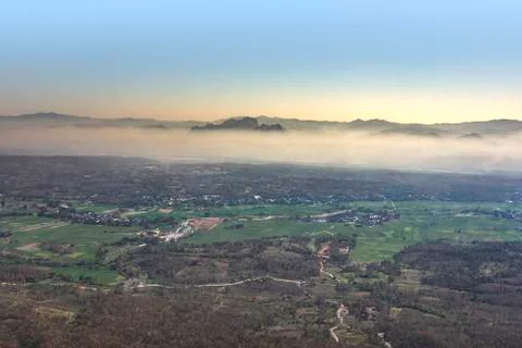 Landscape beautiful nature forest mountains and small town valley. Foto stock