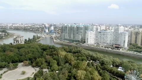 Landscape of the city next to the river Video stock 103029636