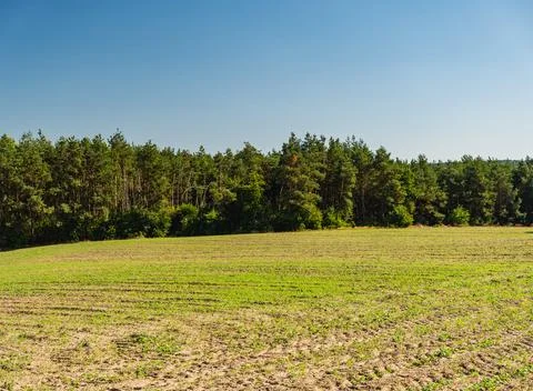 A landscape depicting empty fields after the harvest season in early autumn Stock-Fotos