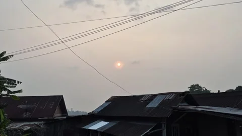 Landscape a golden sunset Vidéo 348627468