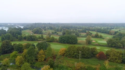 Landscape with golf course and trees Vídeos de archivo 104853476