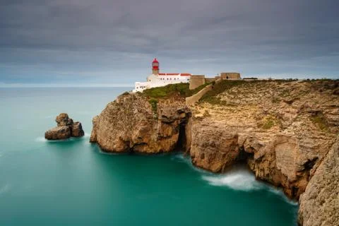 Landscape of the lighthouse and cliffs at Cape St. Vincent at sunset. Algarve Foto stock