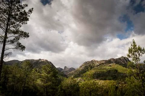 Landscape of mountain range under cloudy sky Stock-Fotos