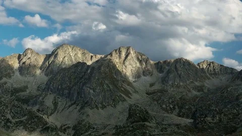 Landscape of mountains and sky with fast movement of clouds.Hyperlapse Vídeos de archivo 79800679