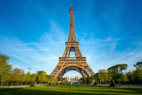 Landscape panoramic view on the Eiffel tower and park during the sunny day in Stock Photos