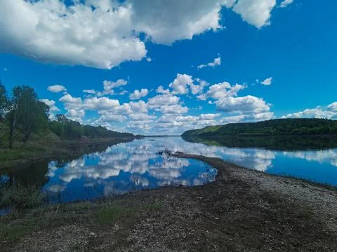 Landscape of the river and sky with clouds Foto stock