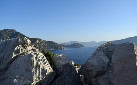 Landscape with rocks in the foreground with a wavy surface, which is leaching.  Stock-Fotos
