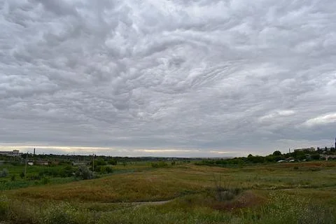Landscape with sky covered by bizarre clouds. Foto stock