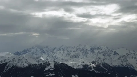 Landscape of thick fog settling down between Swiss mountains on cloudy day Video stock 129090709