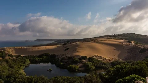 Landscape Timelapse cloudy on a beach with dunes and pond 4K Vídeos de archivo 82939732