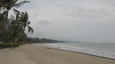Landscape view at beach sea with heavy wind start blowing before stormy wea.. Видео 337929281