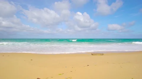 Landscape view of beach sea sand in sunny day 库存影片 140781908