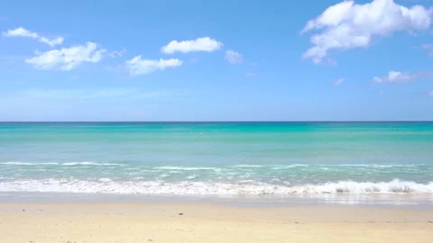 Landscape view of Beautiful beach in Okinawa Vídeo Stock 139147635
