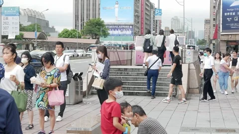 Landscape view at bus stop in the city center of Taipei capital city of Tai.. 動画素材 311268185