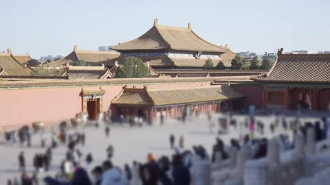 Landscape view of crowded people visit Forbidden City an ancient Chinese ro.. Видео 338330718