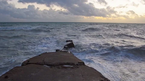 Landscape view of dancing waves on the sea. View from Seaford. 库存影片 100765056