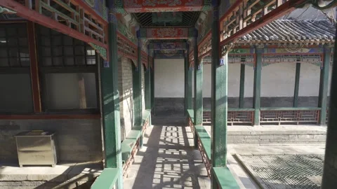 Landscape view inside corridor pathway inside pavilion hall building in Sum.. Видео 335582232