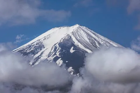 A landscape view of Mount Fuji 스톡 사진