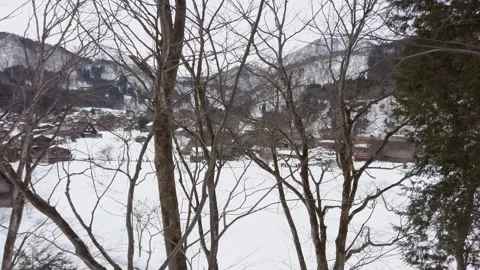 Landscape view of natural landscape view of Shirakawago Village through ran.. Vídeo Stock 337929493