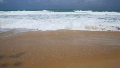 Landscape view of sea wave splash in phuket bay with strong wind and cloudy.. Stock-Footage 289811859
