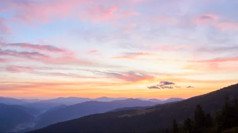 Landscape view of sunset over the mountain. 스톡 동영상 134836487