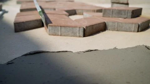 Landscaping the path with cubes of gray and red tiles. Close-up of the ston.. Stockfoto's