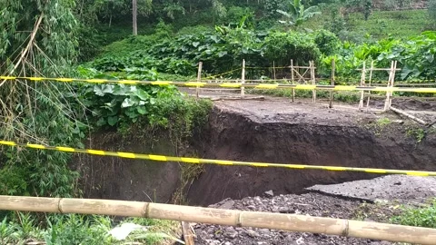 Landslide Video stock 146718510