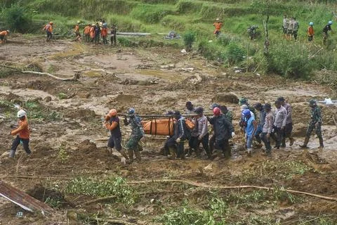 Landslide on Indonesia's Java Island increases, several missing, Pekalongan - 23 Fotos de archivo