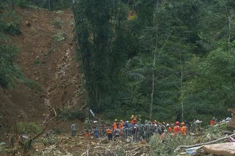 Landslide on Indonesia's Java Island increases, several missing, Pekalongan - 23 Fotos de archivo