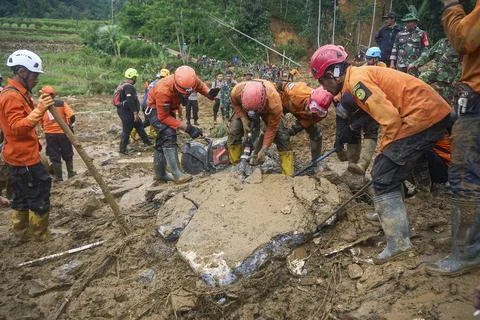 Landslide on Indonesia's Java Island increases, several missing, Pekalongan - 23 Fotos de archivo